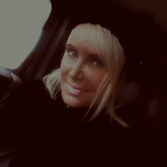 AVEC LES FILLES black short sleeve turtleneck! - Picture 2 of 8